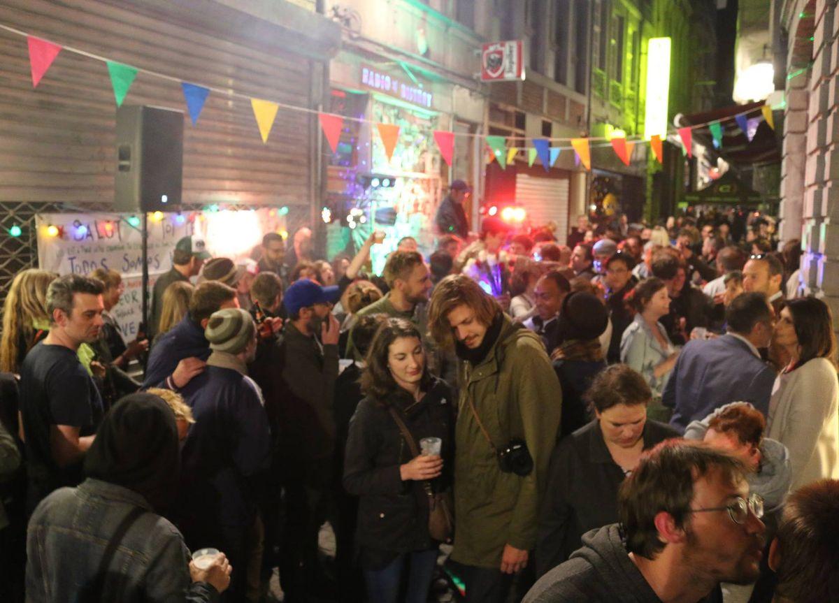 Concerts et ambiance conviviale pour la fête de la rue Souverain-Pont