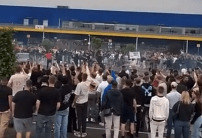 Rassemblement de 2.000 voitures tuning sur le parking Ikea à Hognoul