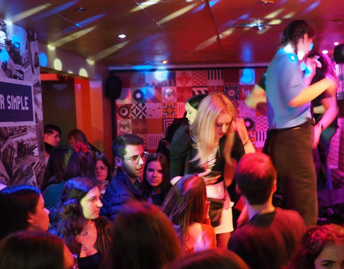 Espace d’attente sécurisé pour le retour des fêtards du Carré: « il faut respecter le travail des autres », réagissent Les Engagés