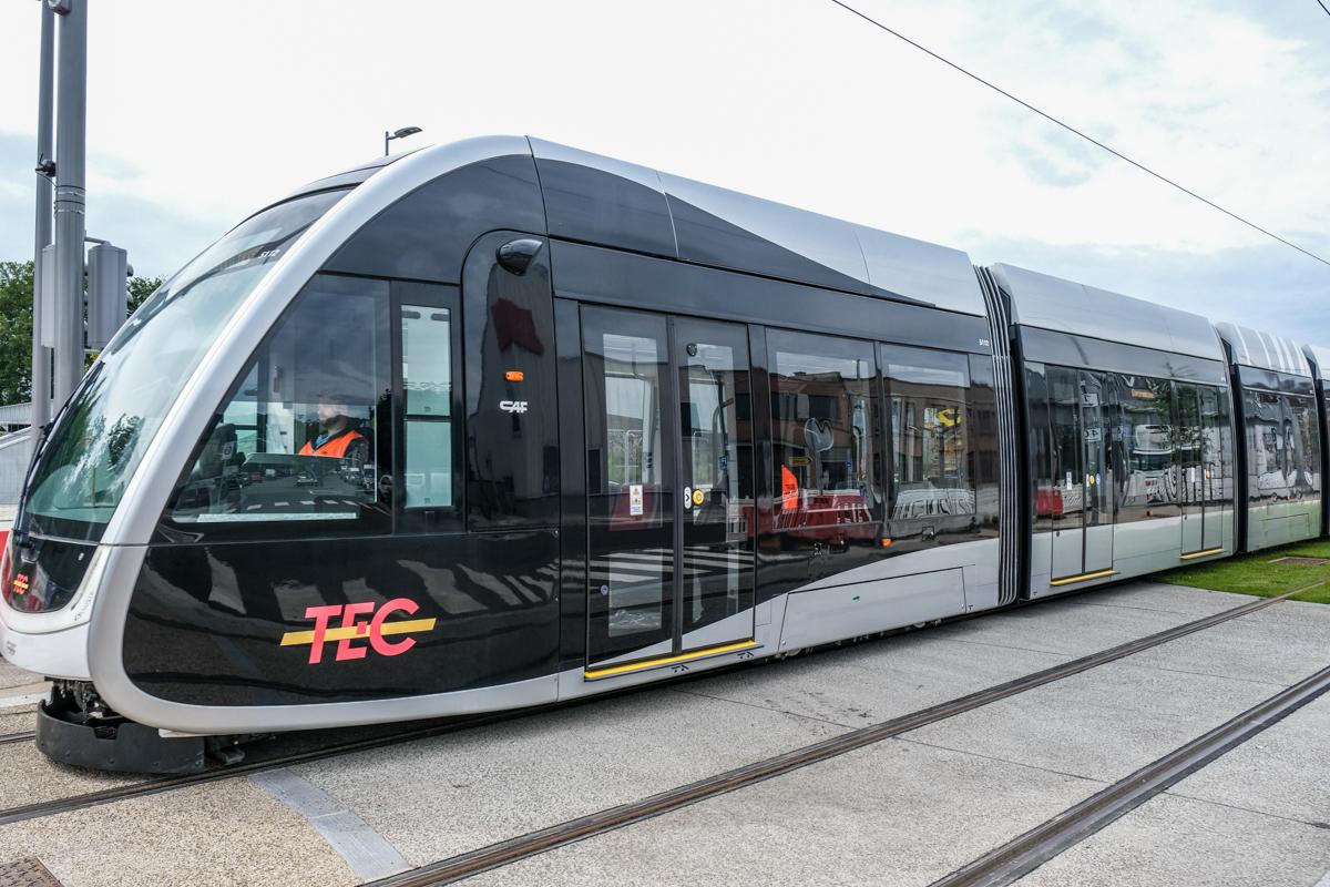 « Un nouveau report qui vient s’ajouter à une trop longue série de retards »: la Ville réagit suite à l’annonce du nouveau retard de la mise en service du tram