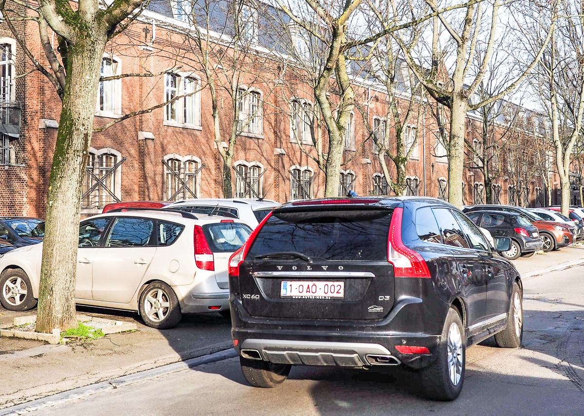Les voitures mal stationnées systématiquement verbalisées: « jusqu’à 295 euros « , prévient la police de Liège