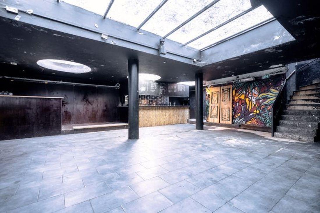 Une salle de guindailles à vendre dans le Carré