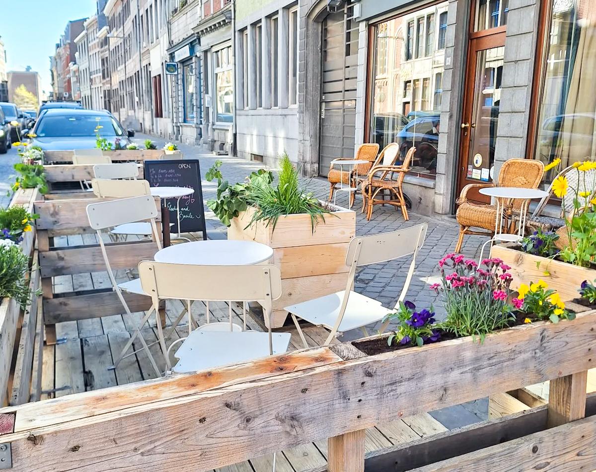 Maintenir certaines terrasses Horeca agrandies pendant le Covid? Le café Montjoie, en Hors-Château, lance sa pétition