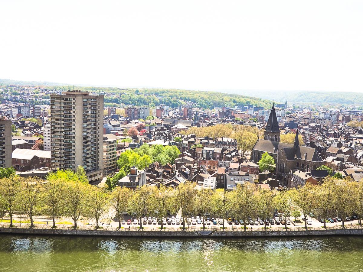 Extension des zones de stationnement payant, moins de poubelles, subsides coupés,…:  voici les nouvelles mesures budgétaires à Liège