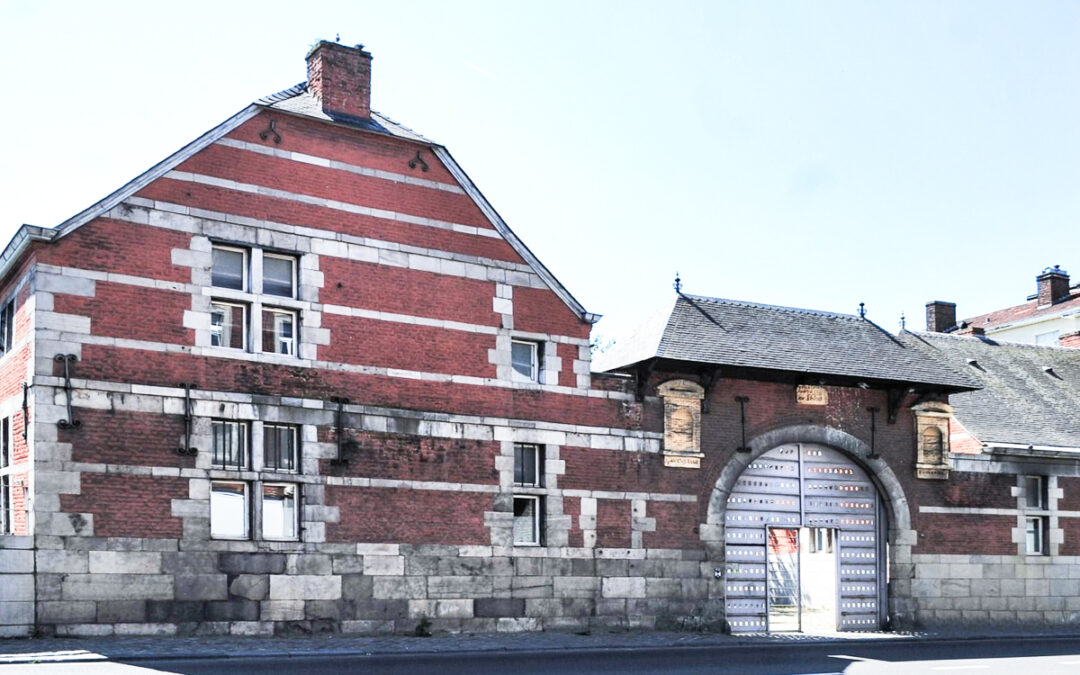 Un collectif investit un ensemble de logements inoccupés de la Maison Liégeoise, Cour des Prébendiers à Amercœur