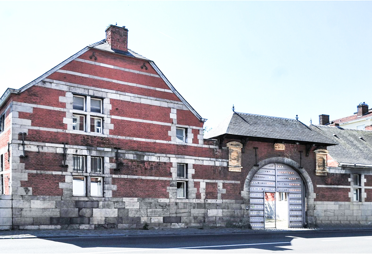 Un collectif investit un ensemble de logements inoccupés de la Maison Liégeoise, Cour des Prébendiers à Amercœur