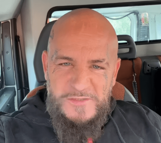 « Ragnar le fou » condamné pour avoir mené un élevage de chiens tout en touchant des allocations