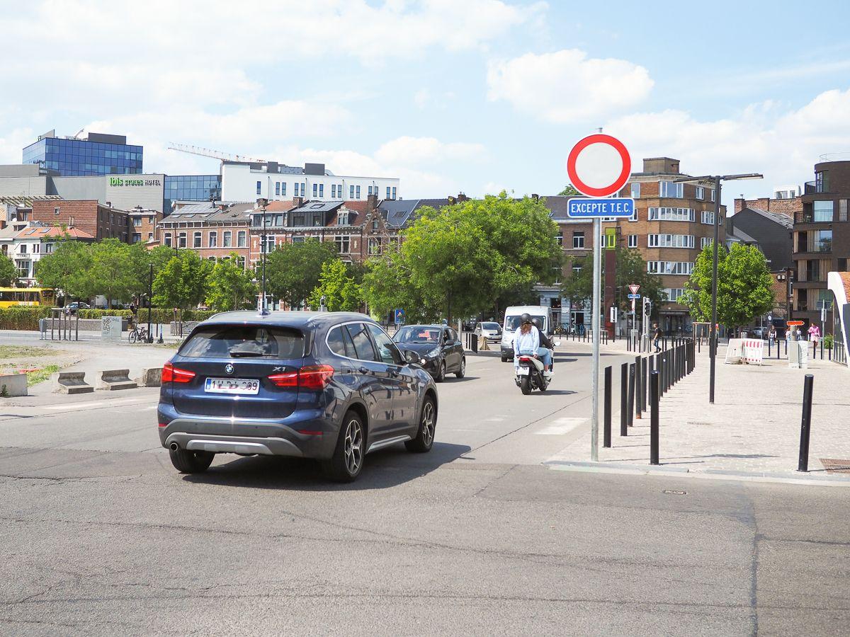 Le passage en voiture entre Fragnée et les Guillemins désormais fermé mais aucun automobiliste ne respecte l’interdiction