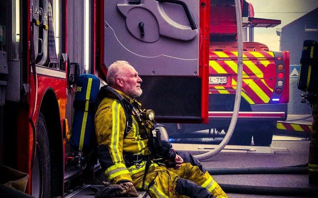 Marc, le pompier plongé dans le coma, montre des signes encourageants de rétablissement