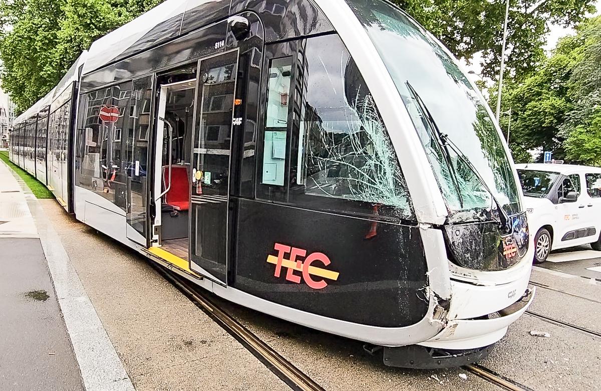 Un tram a déraillé samedi après avoir été percuté par un car: le trafic interrompu plus de 4 heures
