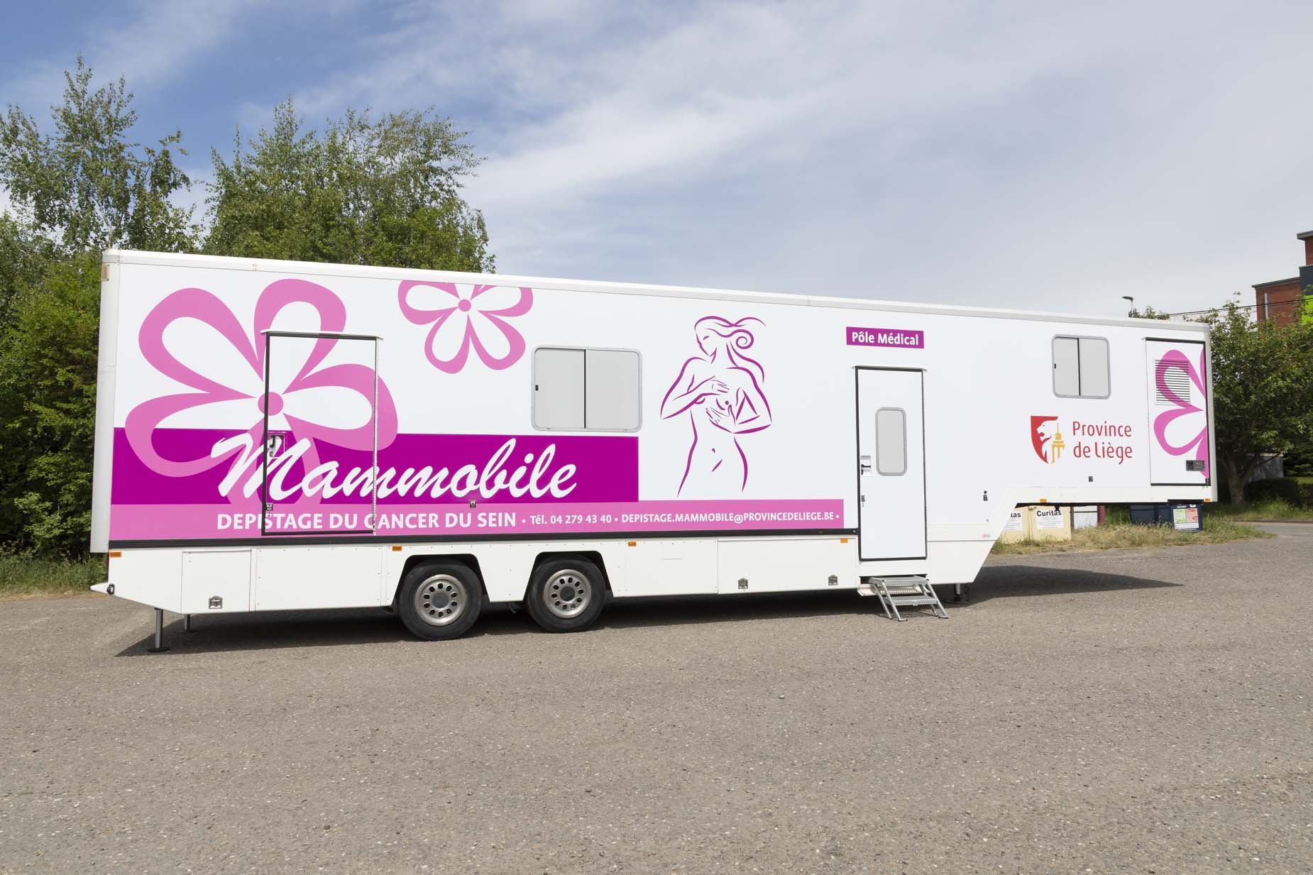 Deux Mammobiles sillonnent la province pour rapprocher le dépistage du cancer du sein des femmes