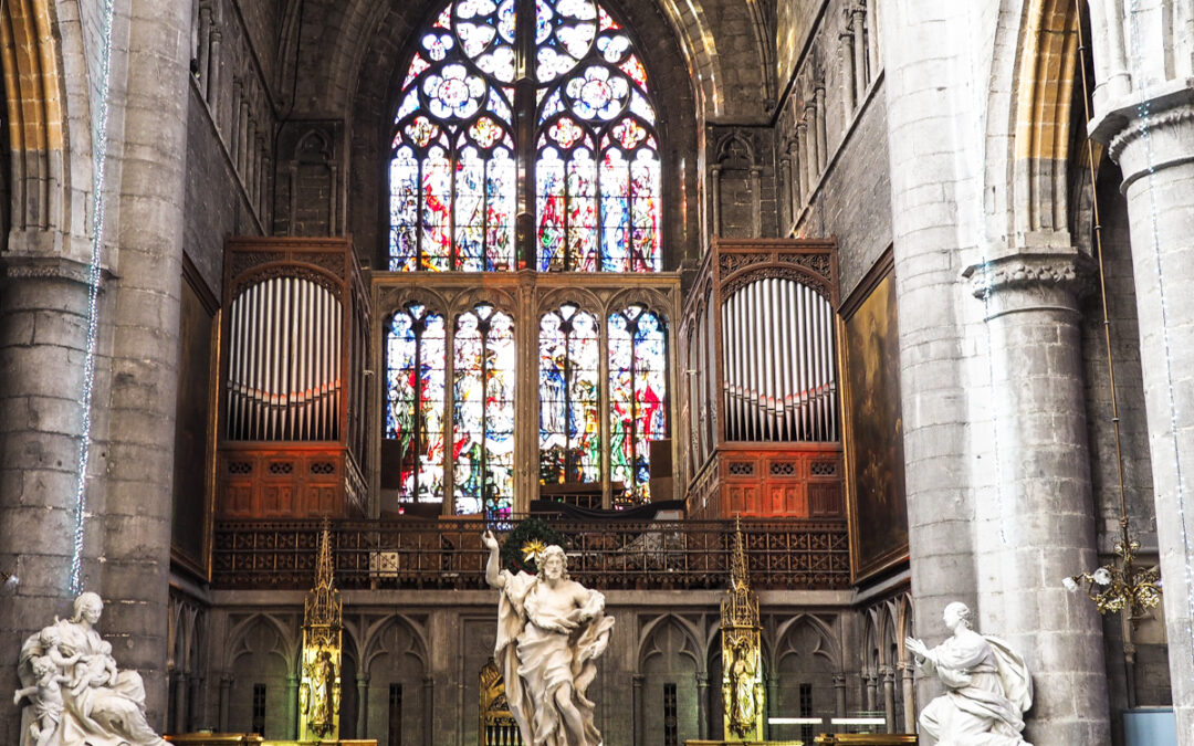 300.000 € pour accorder l’orgue trop petit de la Cathédrale et 1,7 million pour refaire la toiture du cloître