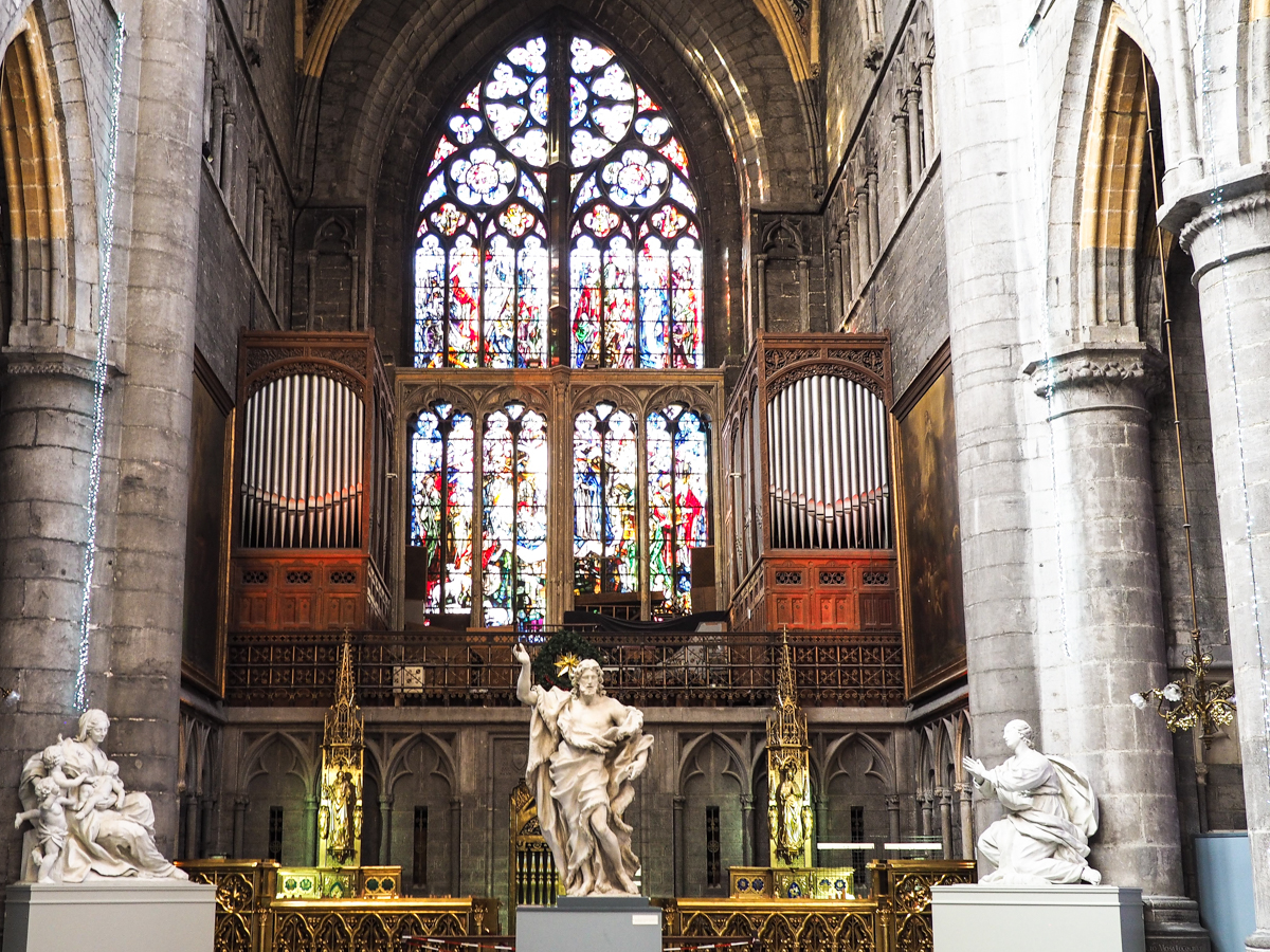 300.000 € pour accorder l’orgue trop petit de la Cathédrale et 1,7 million pour refaire la toiture du cloître