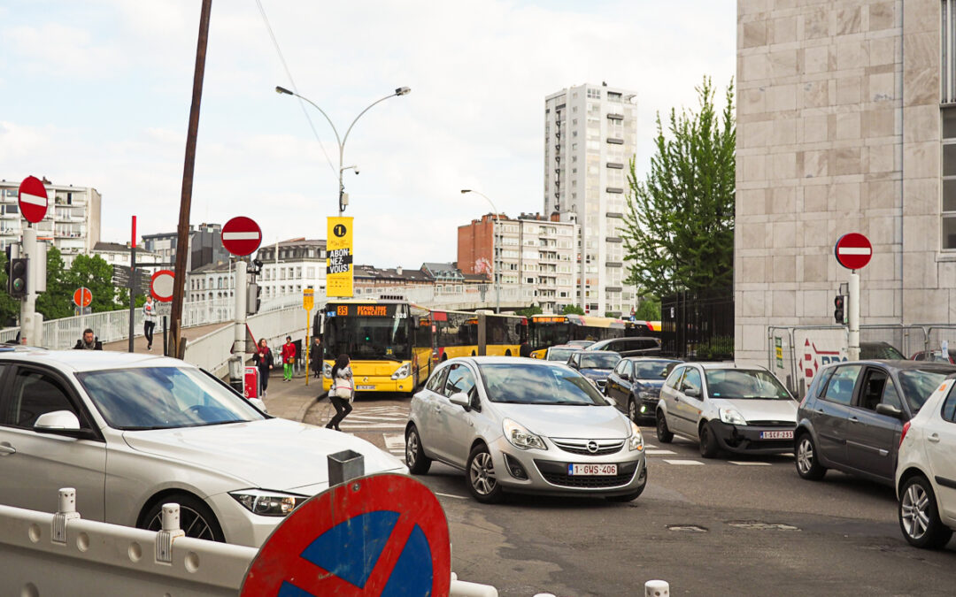 Embouteillages monstres au centre-ville: le bourgmestre débloque la situation, après un manque d’anticipation des services