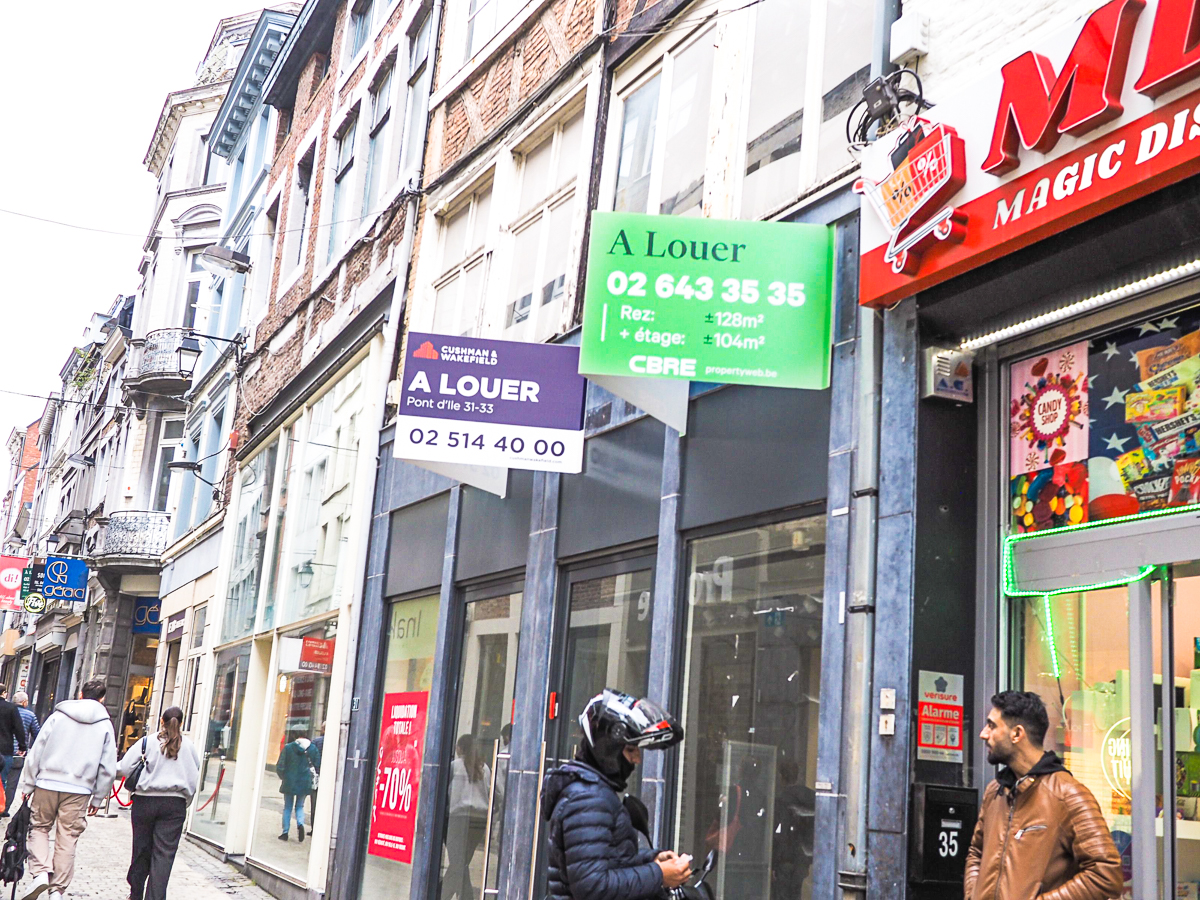 Désolant: une vingtaine de commerces vides, à louer, ou à vendre en Vinâve d’Ile et Pont d’Ile… en plein centre