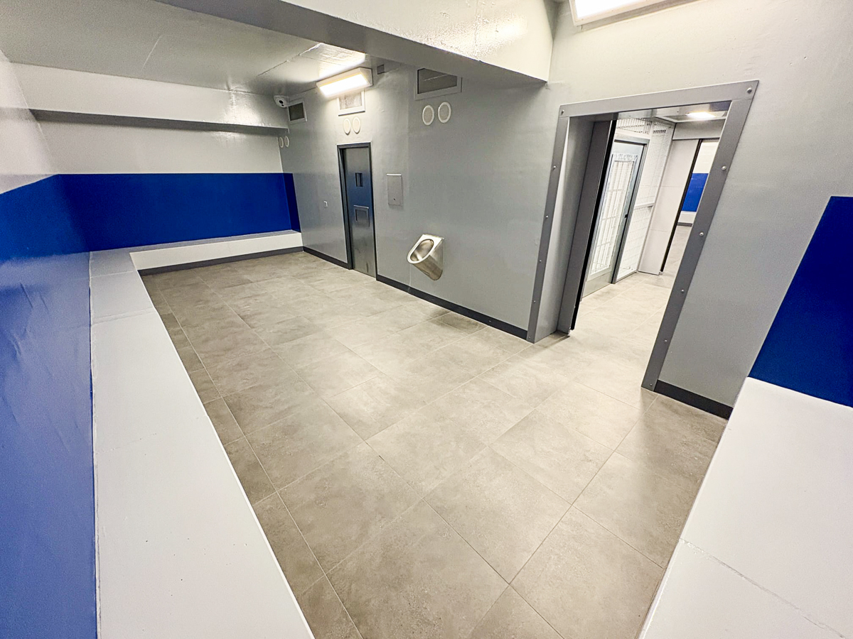 Nouvelles cellules collectives pour les arrestations de groupes à l’hôtel de police de la rue Natalis