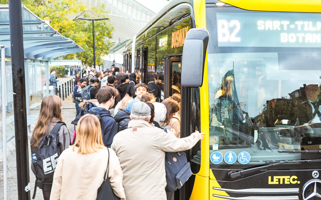 Ça ramait chaque matin dans le bus 48; les étudiants galèrent désormais avec le nouveau busway B2 qui  le remplace