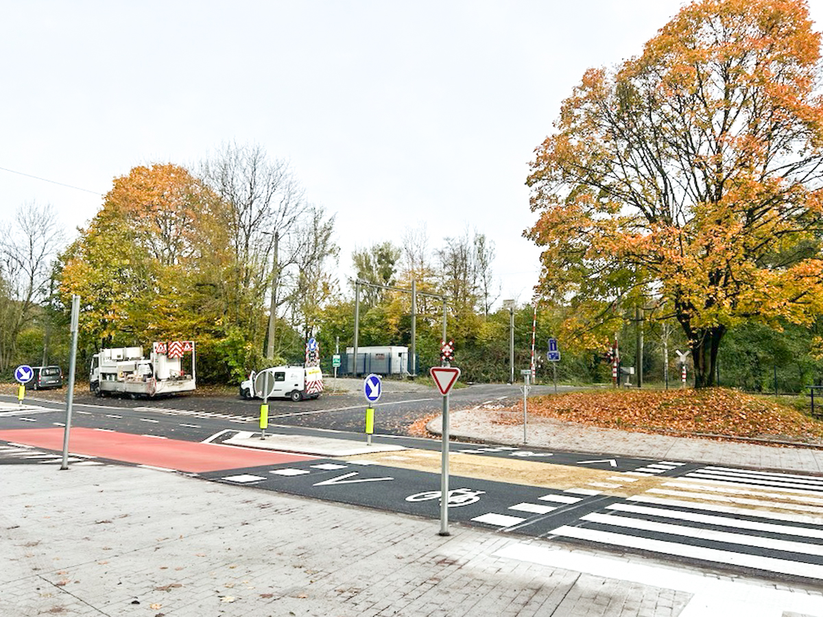 Des voitures circulent sur la cyclostrade à Colonster: le marquage va être renforcé