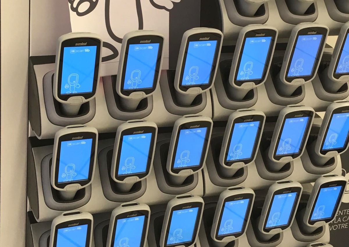 Comeos s’oppose à la taxe liégeoise sur les caisses en libre‑service et saisit le Conseil d’État