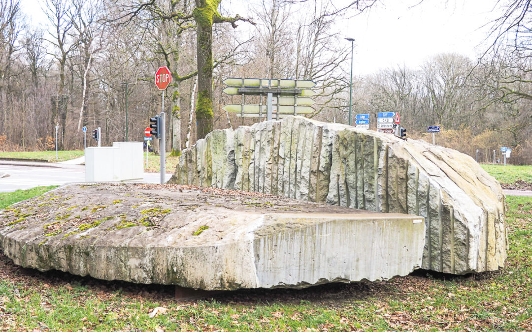 Voici où languit l’ex-fontaine de la place Saint-Lambert, livrée à la vie sauvage