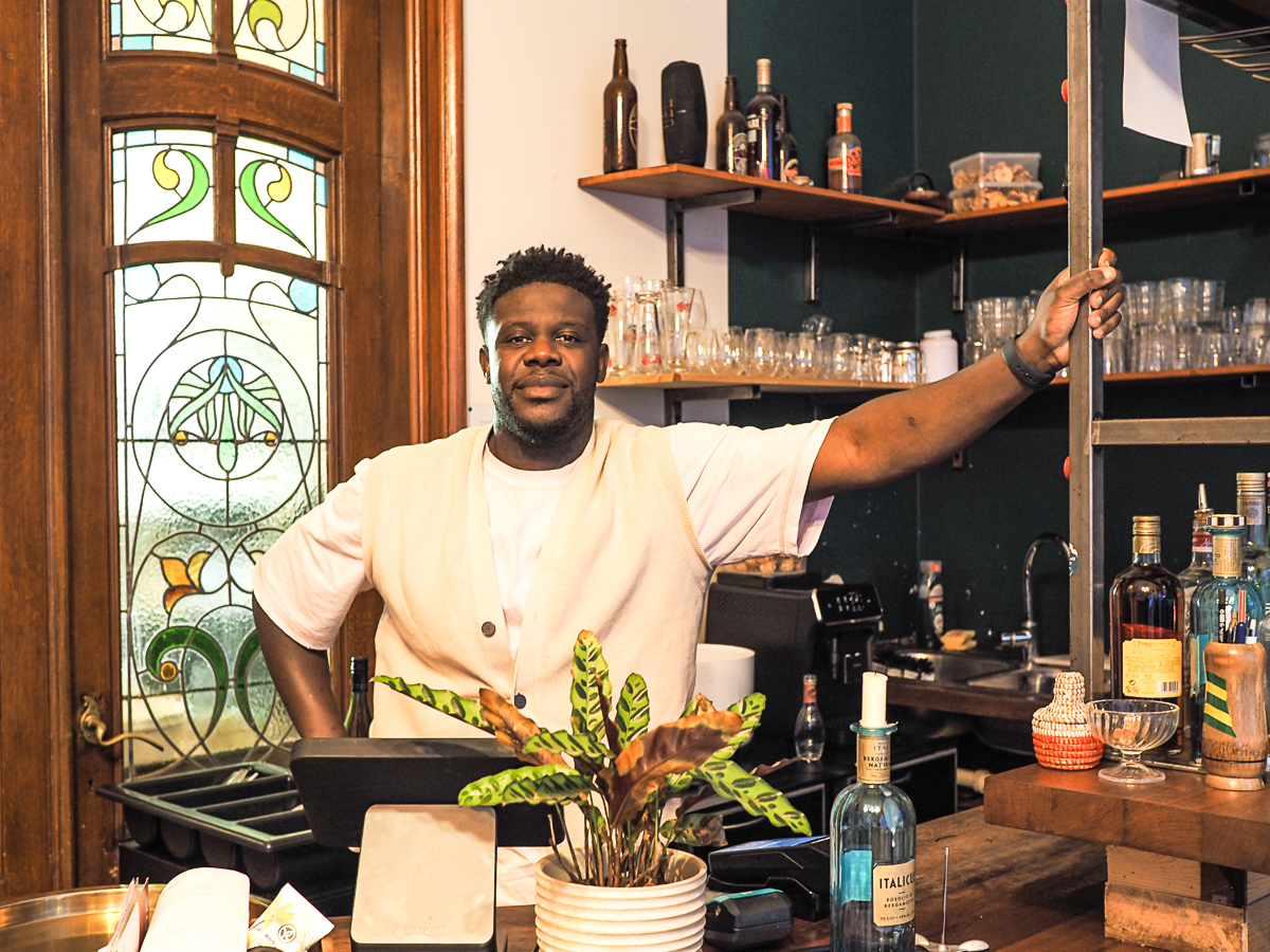 Aris et son restaurant Yaka: le renouveau de la cuisine africaine à Liège