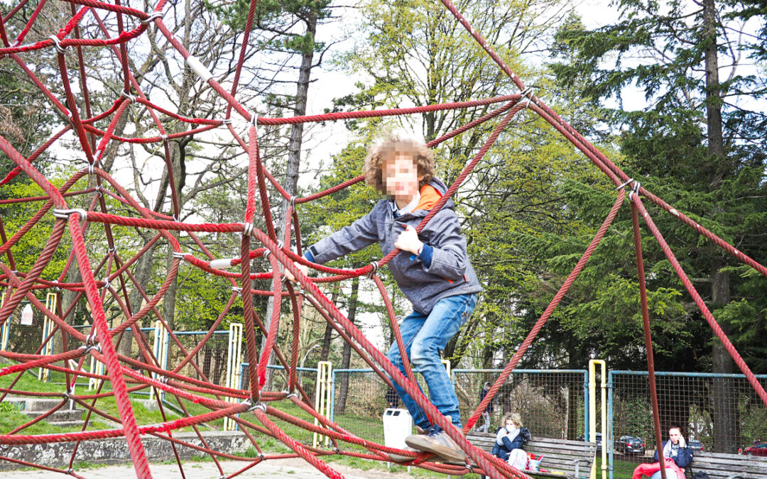 La « toile d’araignée » pour enfants du parc de Cointe a été enlevée: elle sera remplacée quand la Ville aura de l’argent
