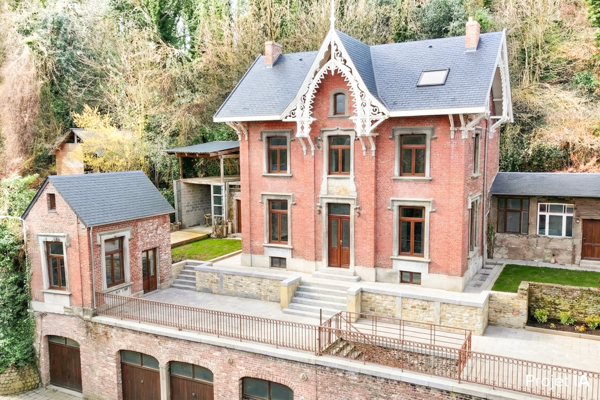 L’une des dernières propriétés conservées style « villa fin 19e siècle » à vendre près des Guillemins