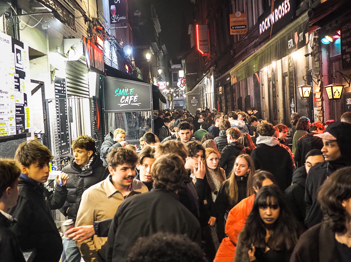 « A partir de 2h30, ça dégénère »: l’ouverture des bars du Carré tard dans la nuit est remise en question