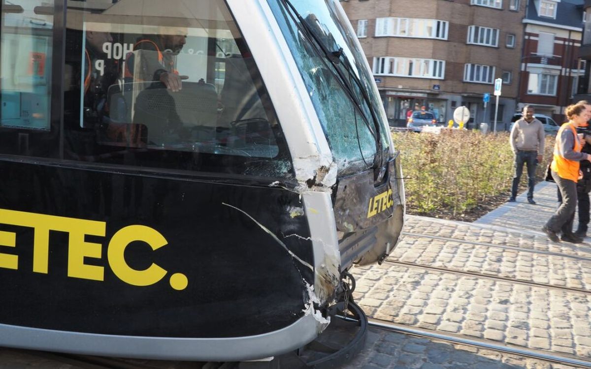 Le chauffeur du bus responsable de l’accident bus-tram aux Guillemins a été licencié