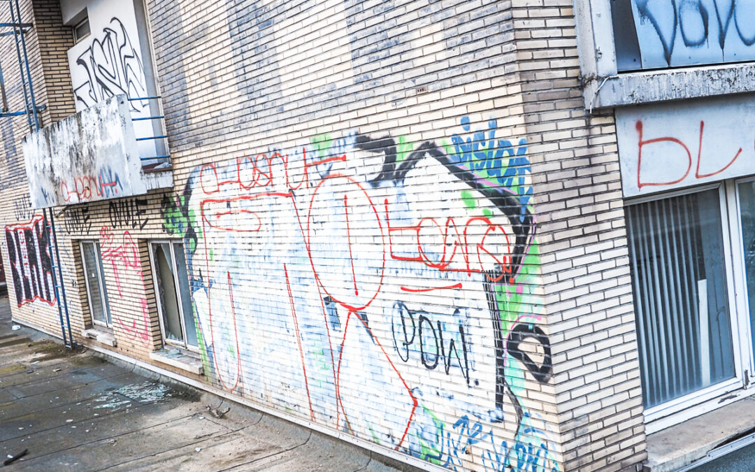 Enlever les tags et graffitis dans l’espace public coûte 1 million d’euros par an à  la Ville