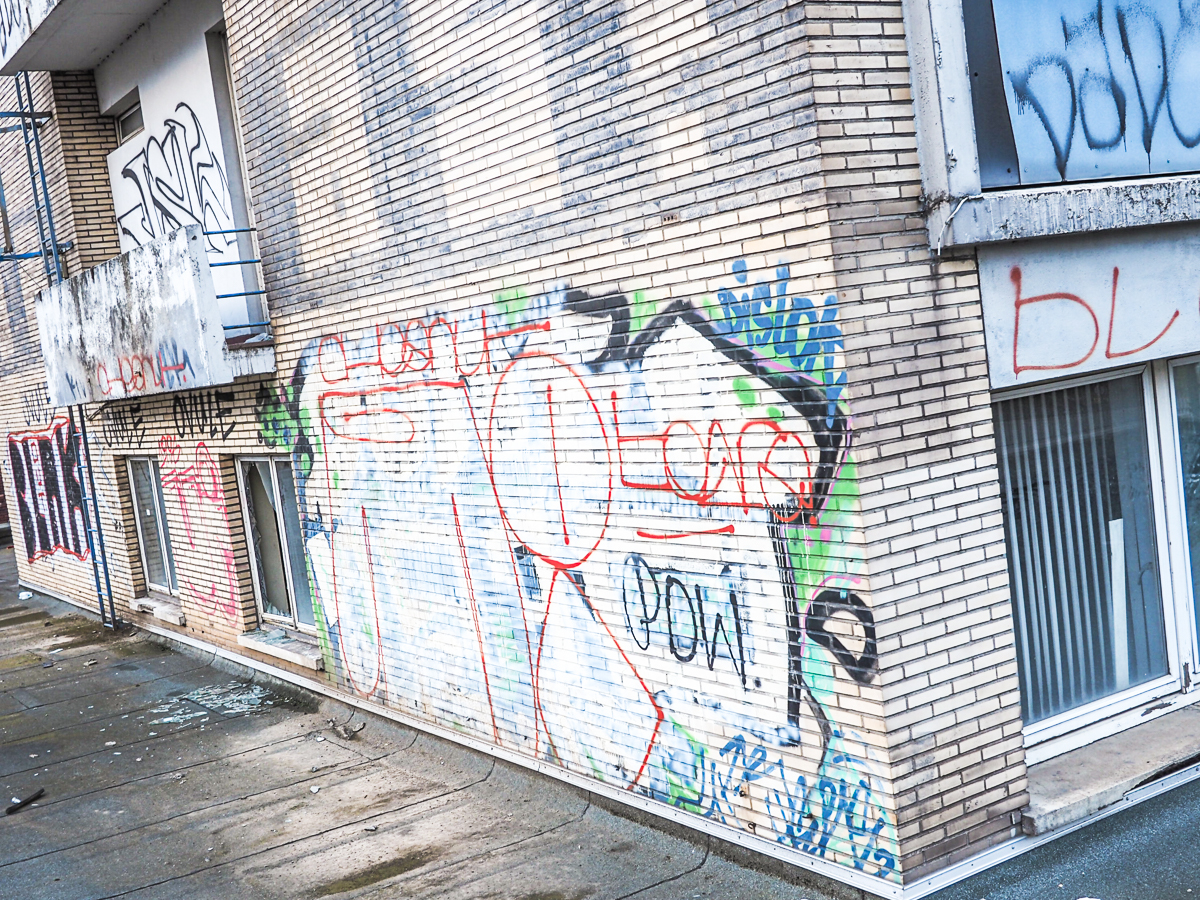 Enlever les tags et graffitis dans l’espace public coûte 1 million d’euros par an à  la Ville