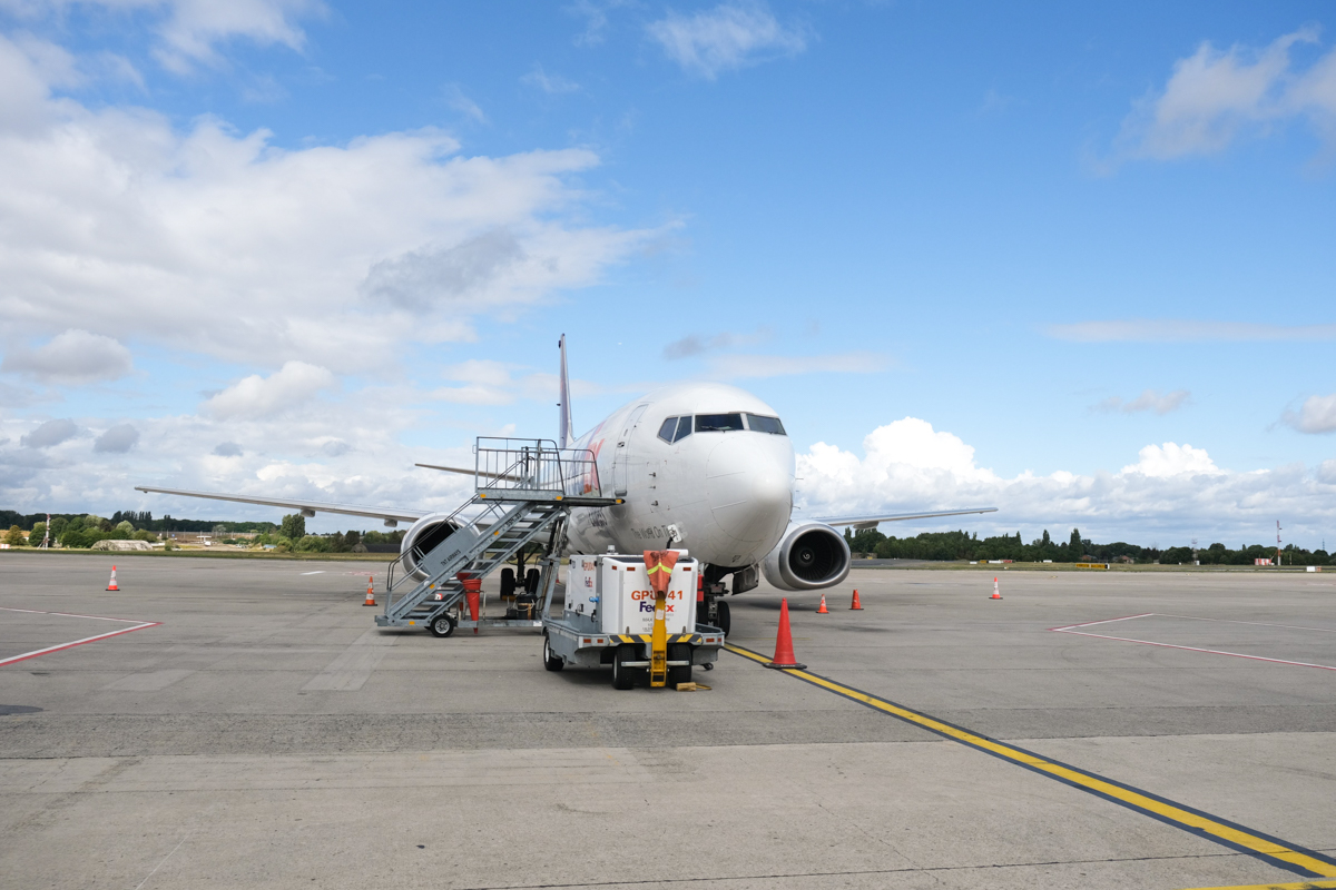 Plus de 10 vols « sauts de puce » entre les aéroports de Liège et Bruxelles en 2026 : le mouvement Demain presse le ministre Crucke d’agir