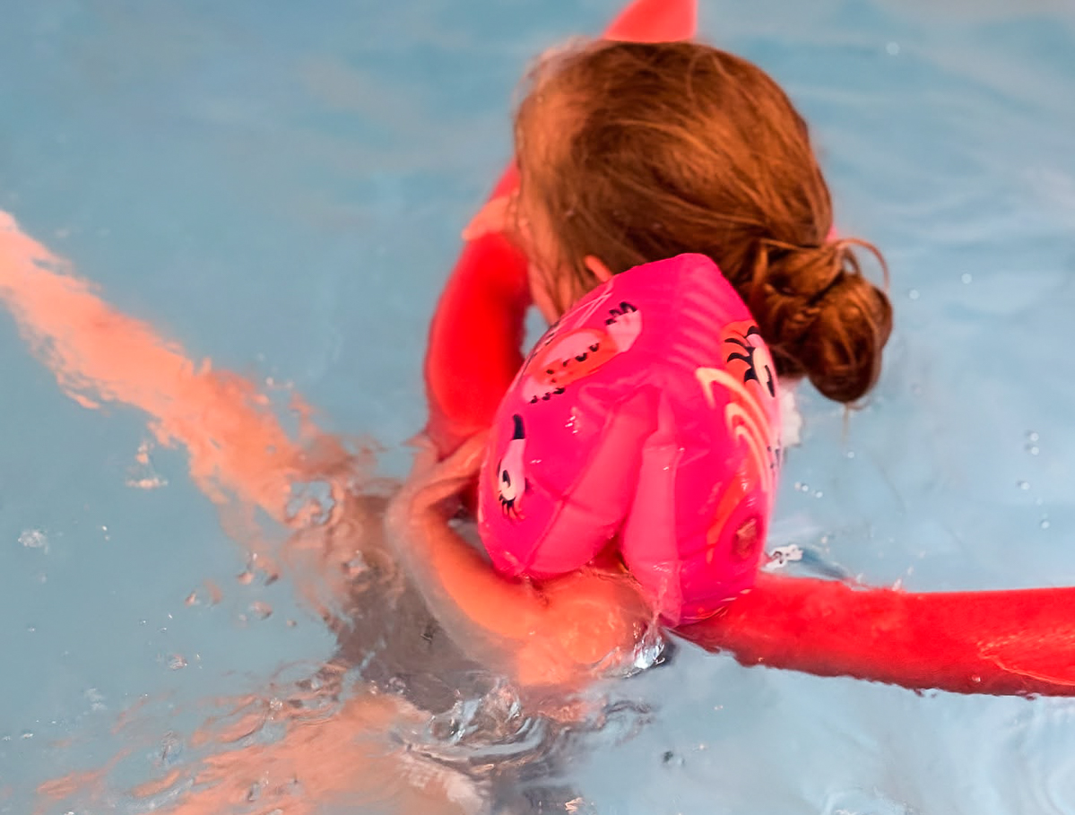« Des problèmes de sécurité et pas que des cours pour des enfants handicapés »: des copropriétaires liés à la piscine privée de Cointe réagissent aux accusations