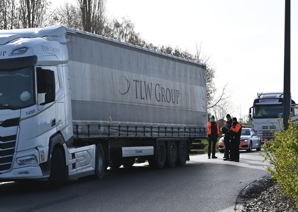 Action de police en province de Liège: seuls 7 camions ont pu repartir sans remarque sur les 40 contrôlés