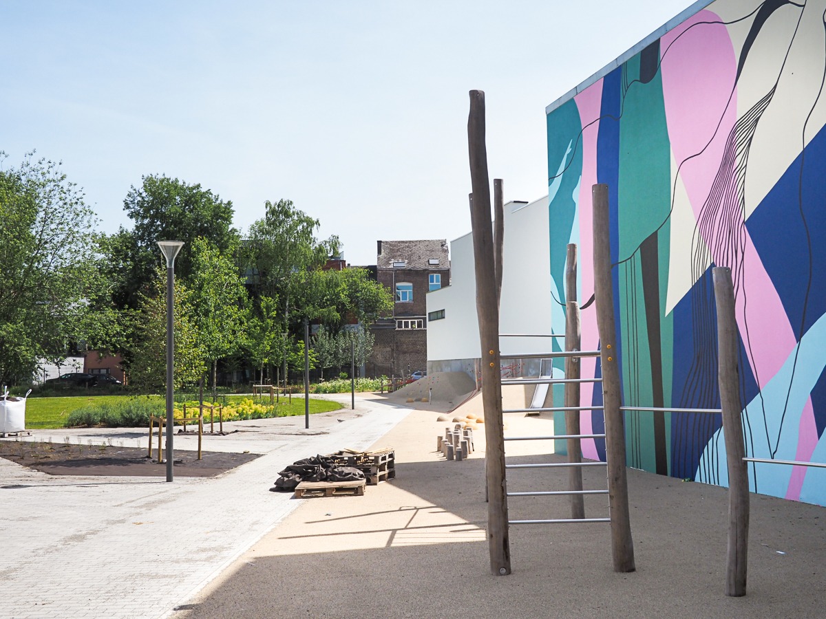Le nouveau parc du quartier du Longdoz est quasiment terminé, avec une nouvelle fresque de street art
