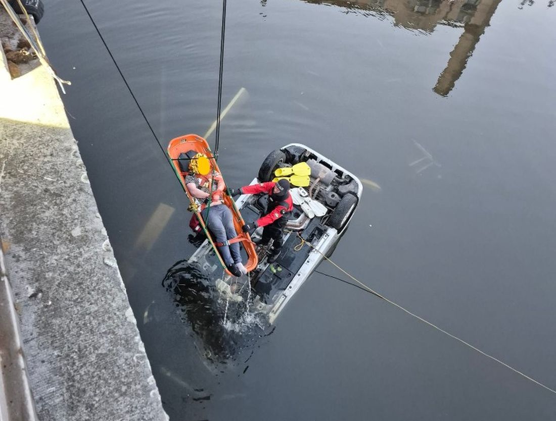 Une voiture tombe dans l’eau à Chênée : le conducteur a été sauvé par les pompiers