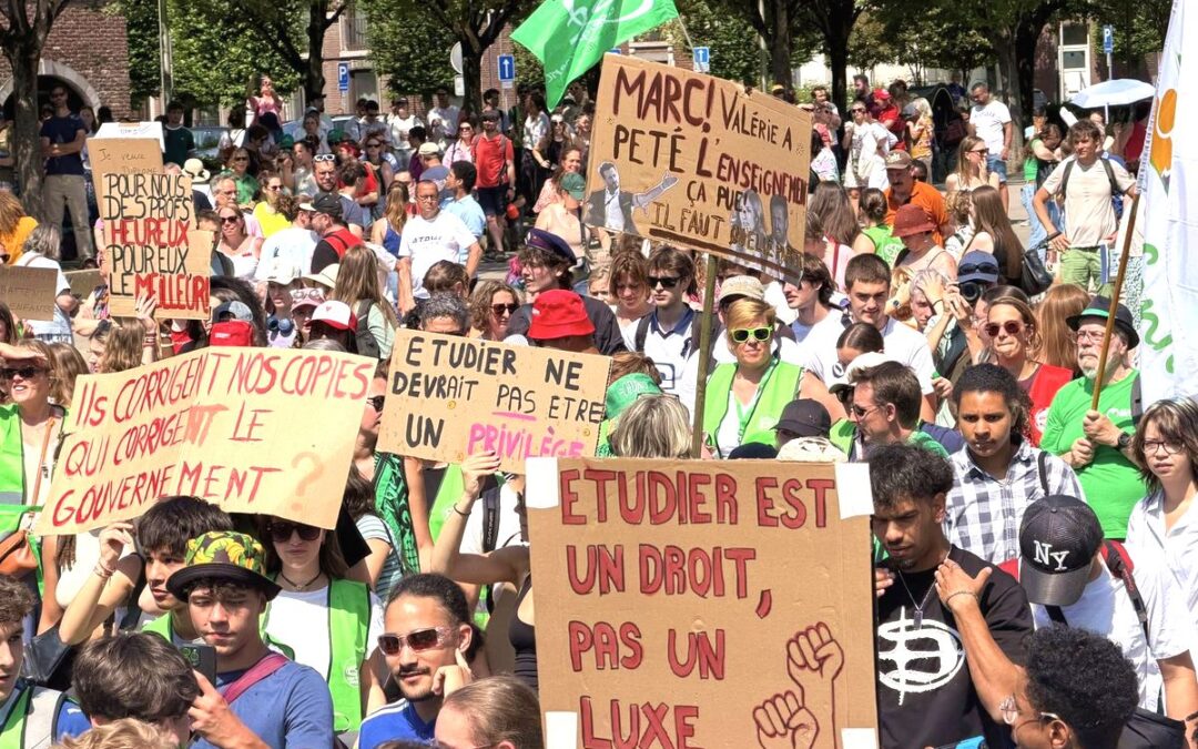 Grève dans l’enseignement: plus de mille manifestants sur l’esplanade Saint-Léonard