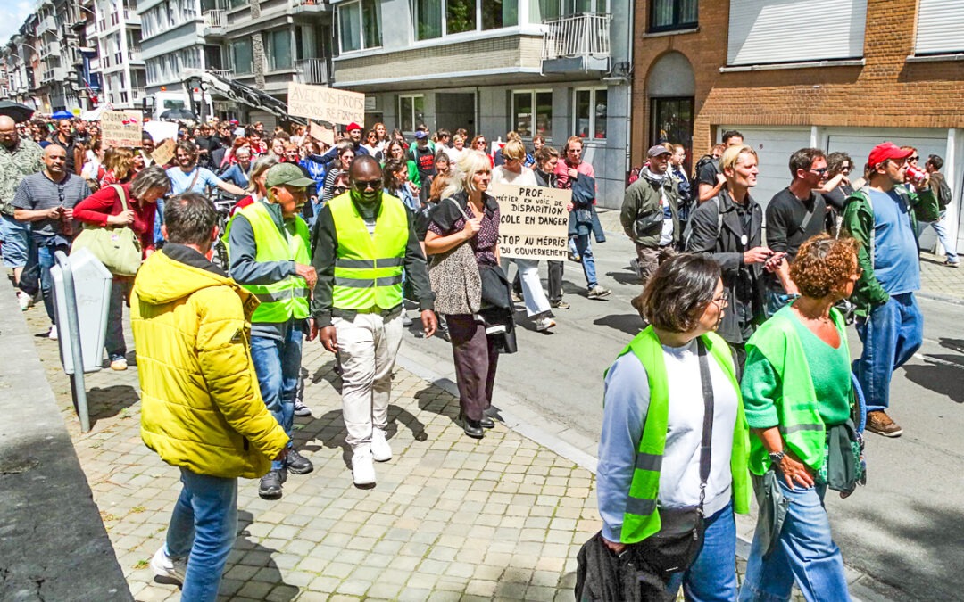 « Les Engagés, où êtes-vous? »: les enseignants manifestants sont repartis bredouilles vendredi