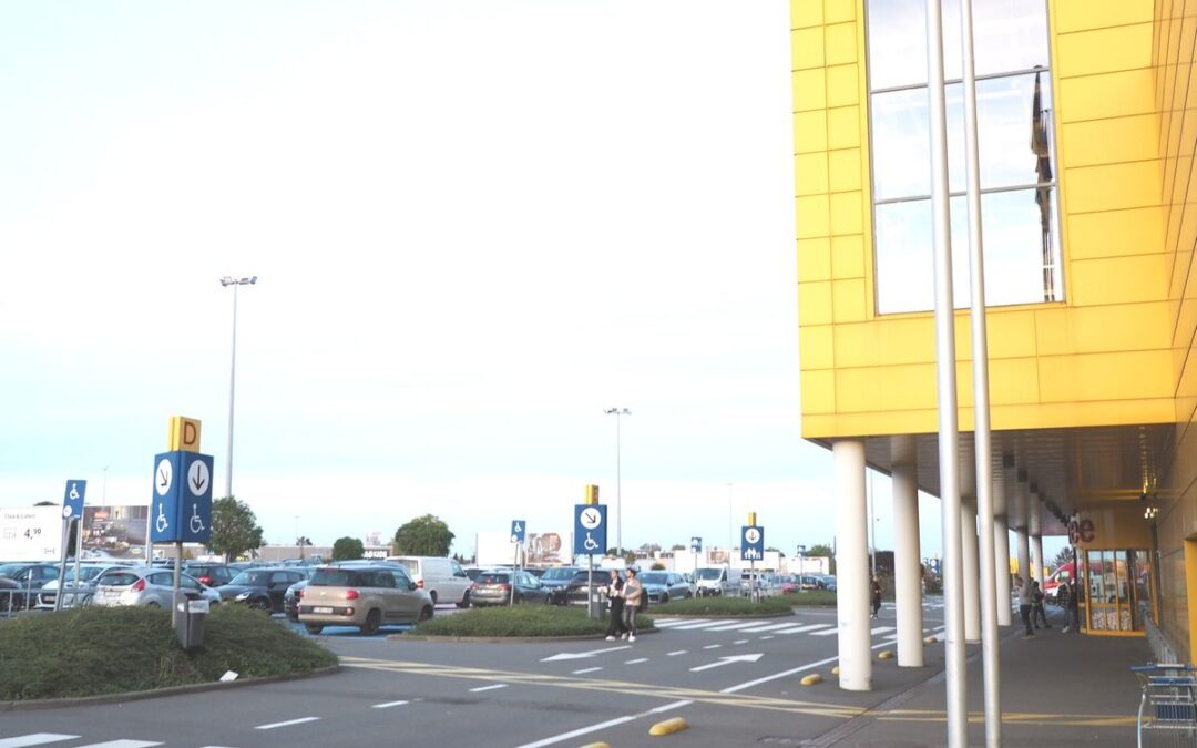 Grande brocante de meubles et accessoires de seconde main: sur le parking d’Ikea ce samedi