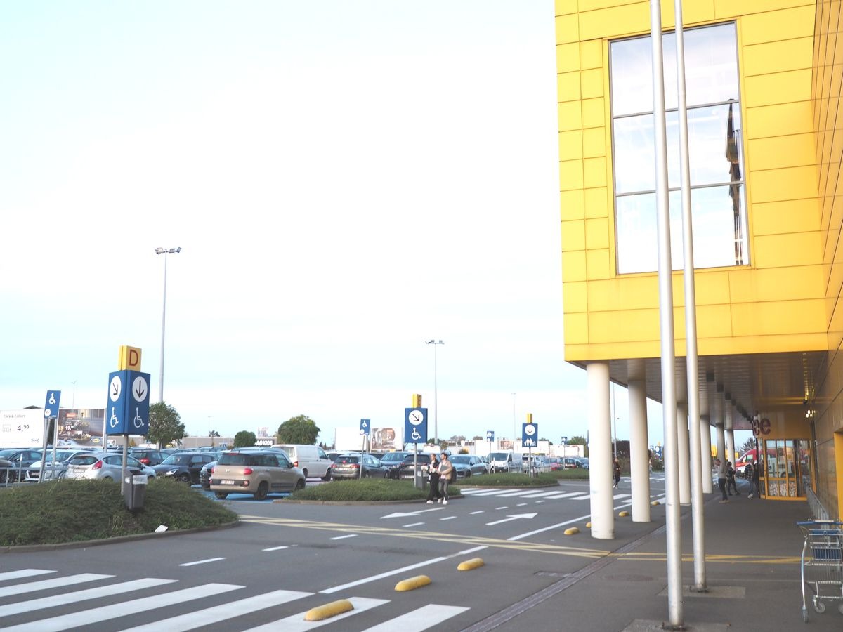 Grande brocante de meubles et accessoires de seconde main: sur le parking d’Ikea ce samedi