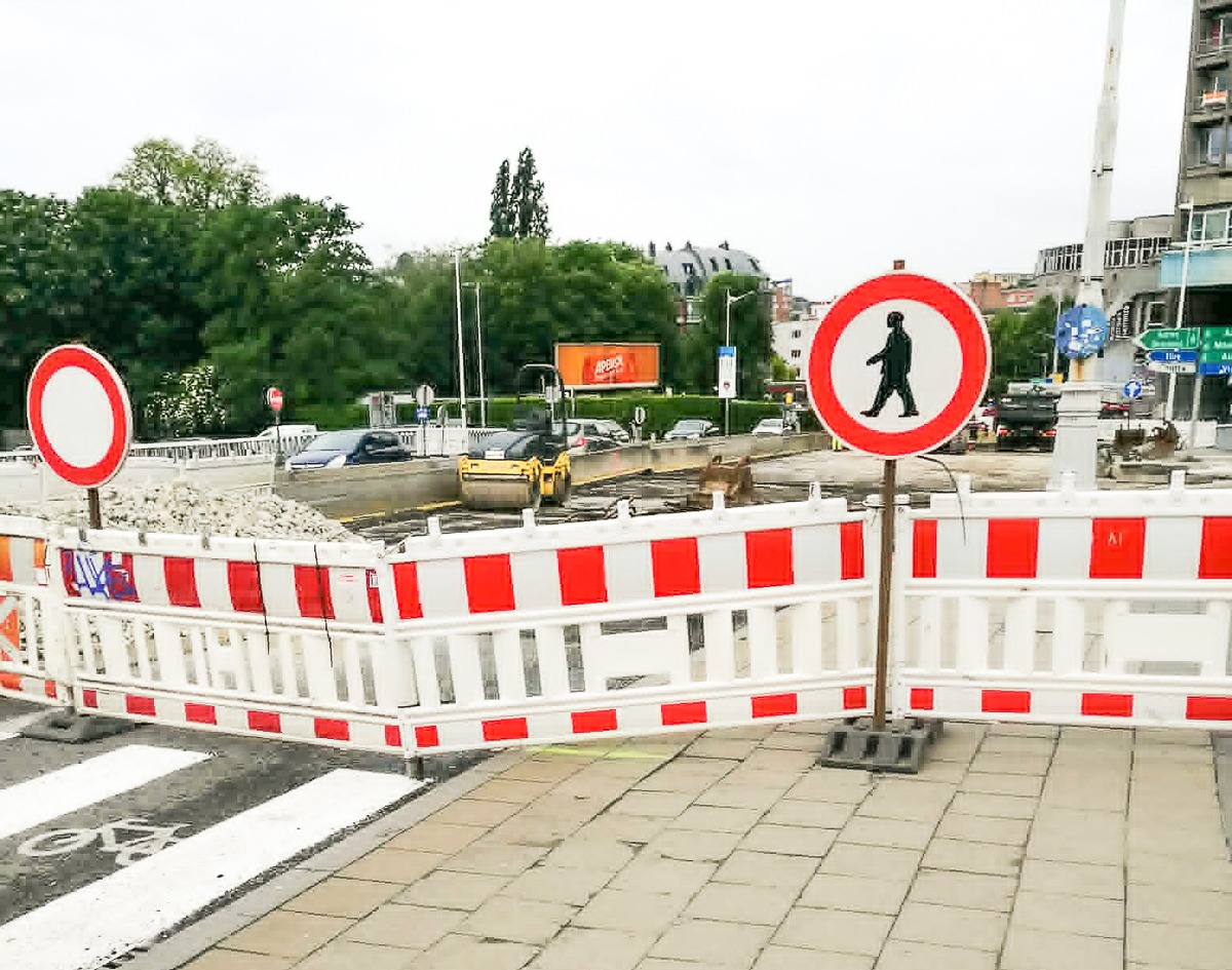 Au pont Kennedy, les travaux compliquent le parcours des malvoyants: un itinéraire provisoire doit rester praticable, compréhensible et sûr pour tous