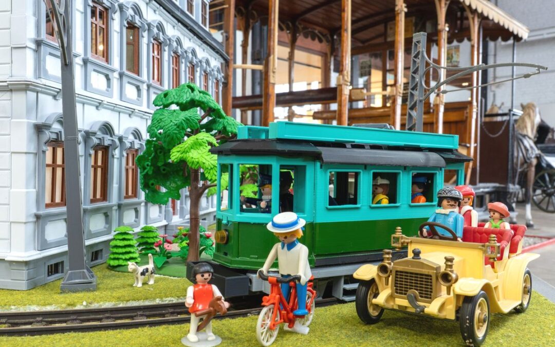 Une expo Playmobil retrace plus d’un siècle de mobilité urbaine au Musée des Transports en Commun