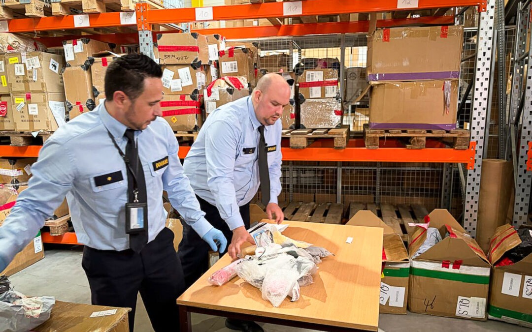 Un milliard de déclarations e-commerce via Liege Airport en 2025: on va taxer 3€ les petits colis Alibaba, Temu, Shein, …