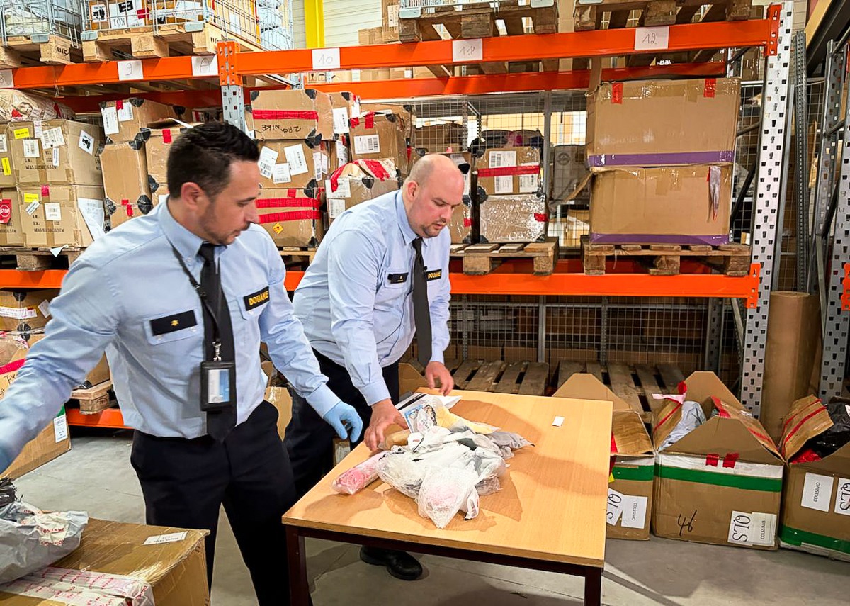 Un milliard de déclarations e-commerce via Liege Airport en 2025: on va taxer 3€ les petits colis Alibaba, Temu, Shein, …