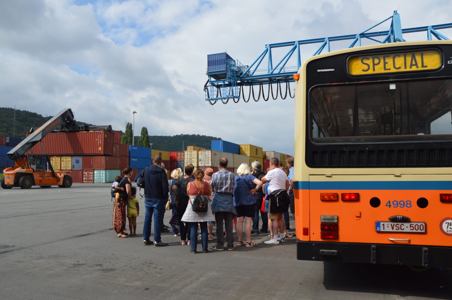 Visite exclusive du Port autonome de Liège en autobus ancêtre