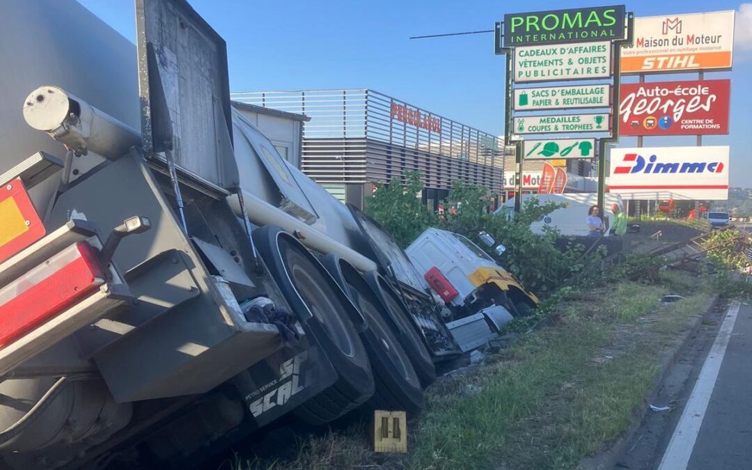 Un camion dans le fossé à Wandre