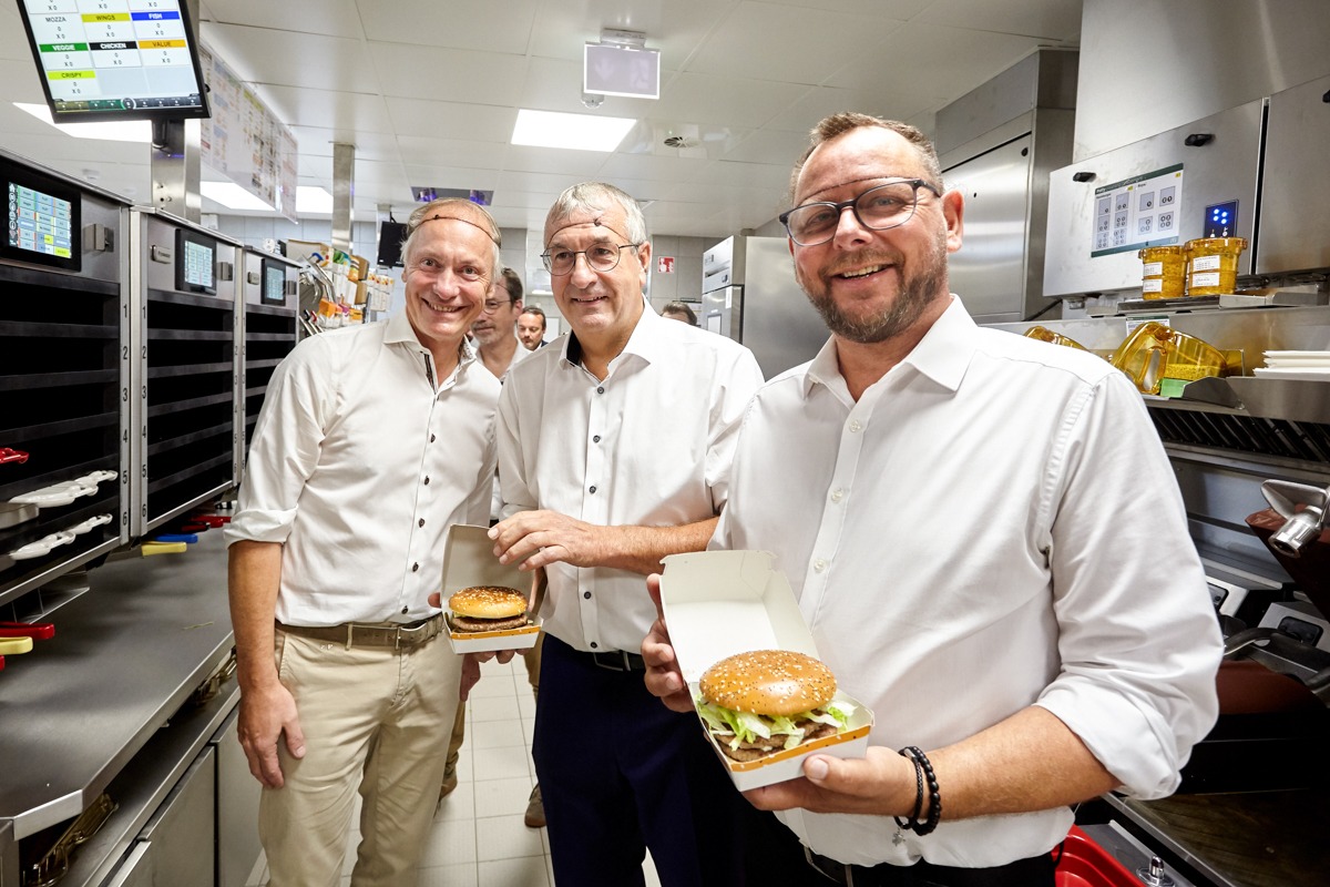 L’échevin et le ministre posent pour McDonald’s et passent pour des ambassadeurs de la malbouffe