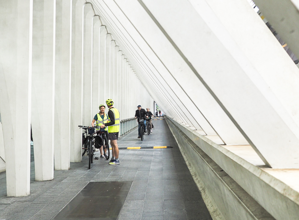 La nouvelle piste à moitié cyclable qui traverse la gare des Guillemins accessible depuis hier