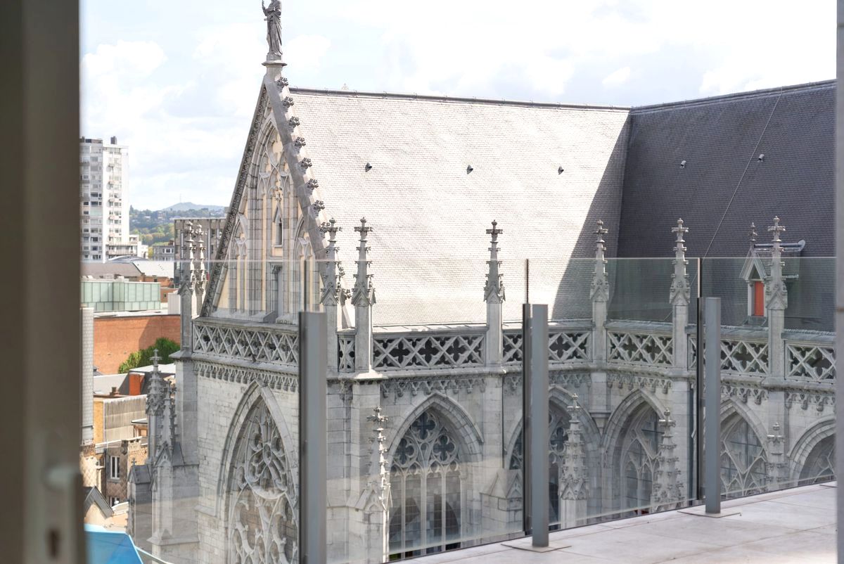 Une volée de penthouses de luxe à vendre: des ex-bureaux de l’université ‘Opéra’ aux luxueux appartements ‘Cathédrale’ de F. Fornieri