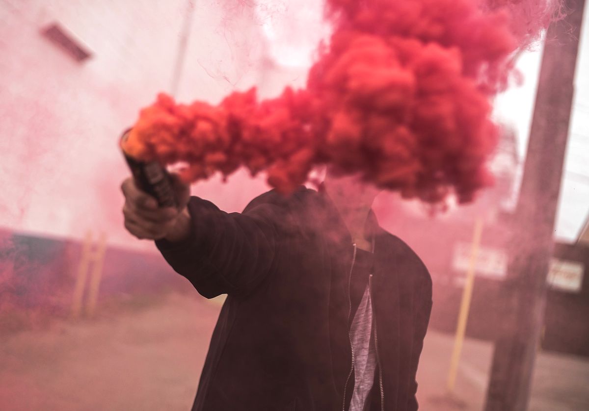 La police intercepte des engins pyrotechniques utilisés en manifestation et commandés sur internet